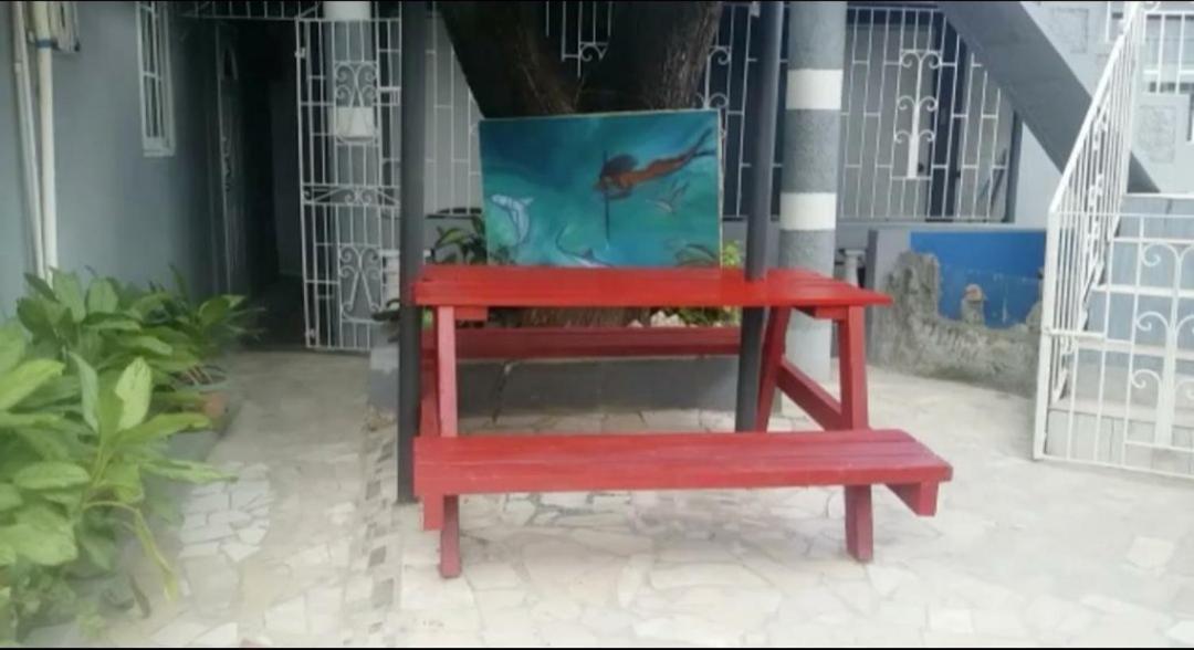 Blue Royalty Bed & Breakfast Portmore Exterior photo