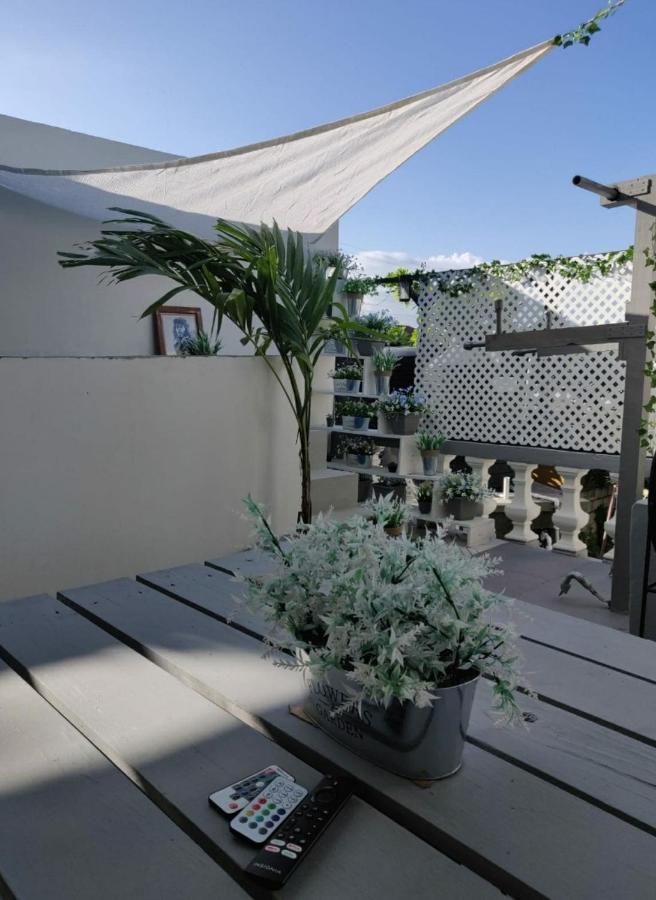 Blue Royalty Bed & Breakfast Portmore Exterior photo